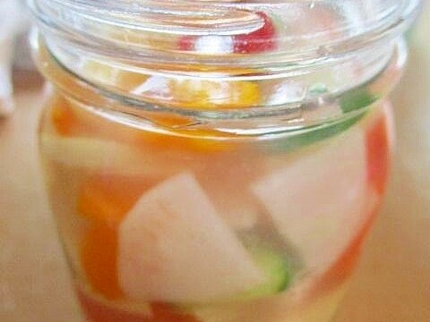 「大根」やリンゴなど野菜の水キムチ